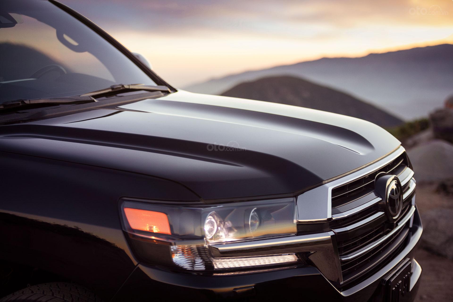 Toyota Land Cruiser 2020 Heritage Edition đầu xe
