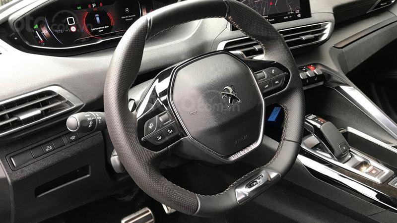 So sanh Peugeot 5008 2019 va Mitsubishi Pajero Sport 2019