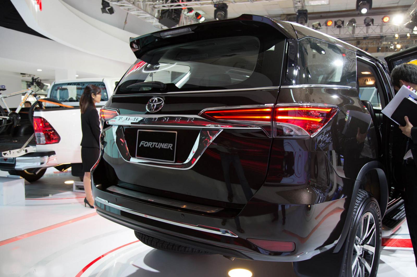 Giá xe Toyota Fortuner mới nhất trên thị trường Giá xe Toyota Fortuner mới nhất trên thị trường.