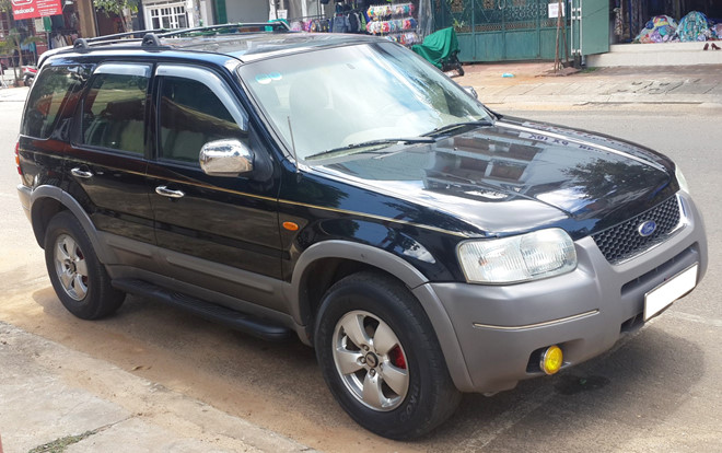 Ford Escape màu đen đời 2002 Ford Escape màu đen đời 2002....