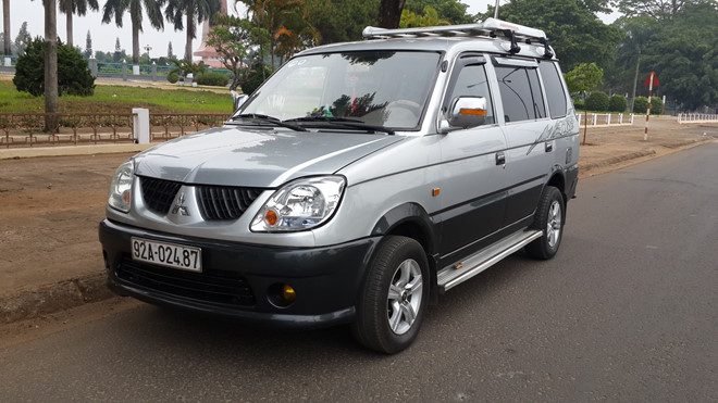 Mitsubishi Jolie màu bạc Mitsubishi Jolie màu bạc...