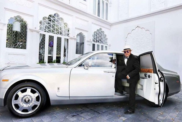 Đại gia Khải Silk và chiếc Rolls-Royce Phantom màu bạc...