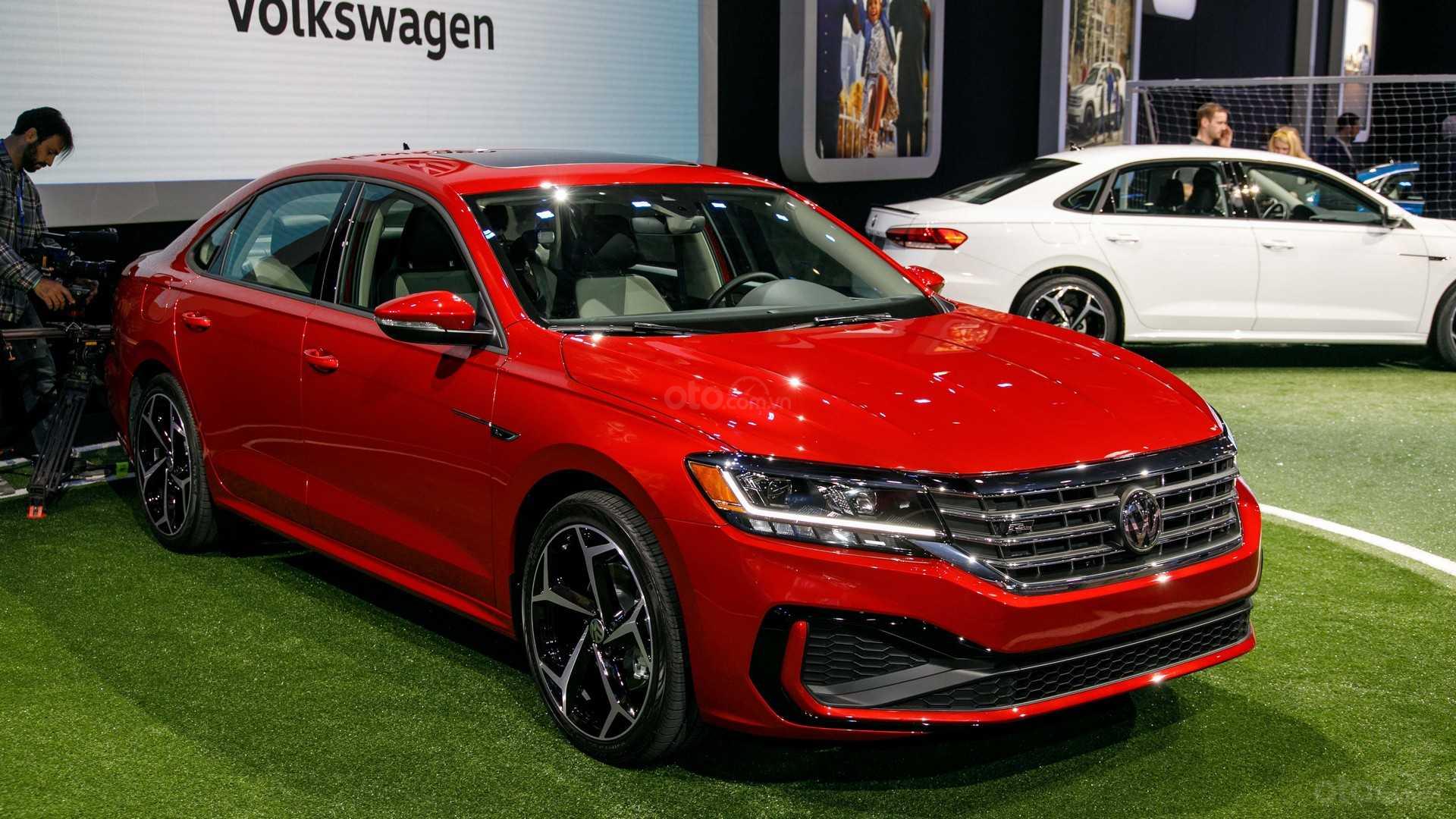 Góc 3/4 đầu xe Volkswagen Passat 2020