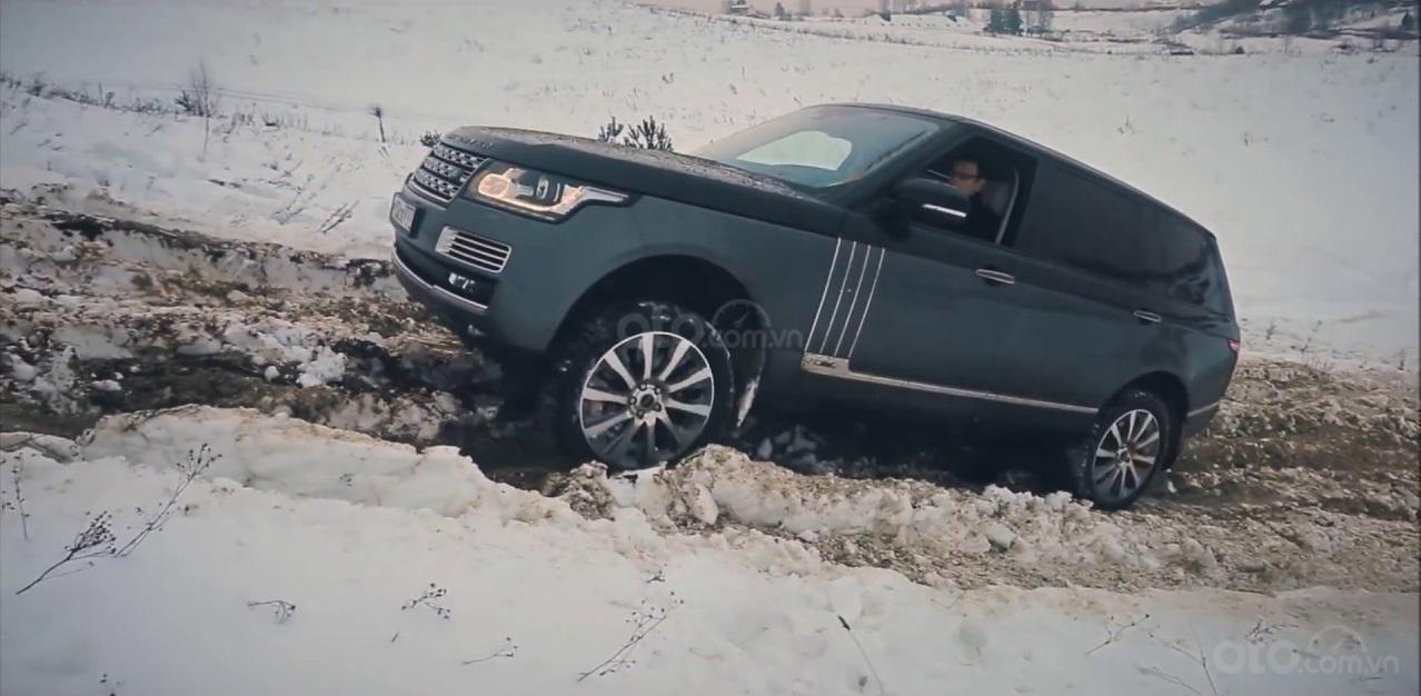 Range Rover Autobiography off-road...