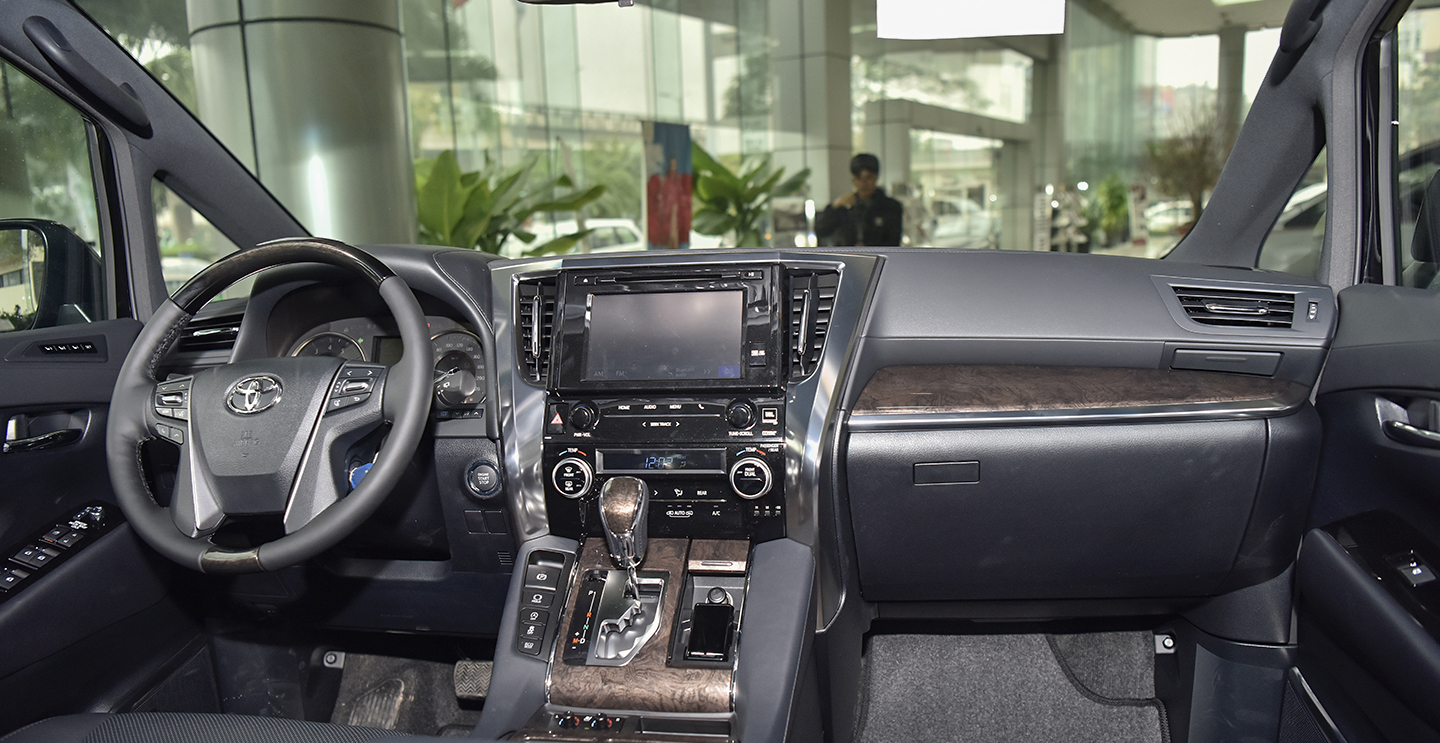 Toyota Alphard Luxury 2019 giá hơn 4 tỷ đồng chính thức xuất hiện trên website chính hãng - Ảnh 1.