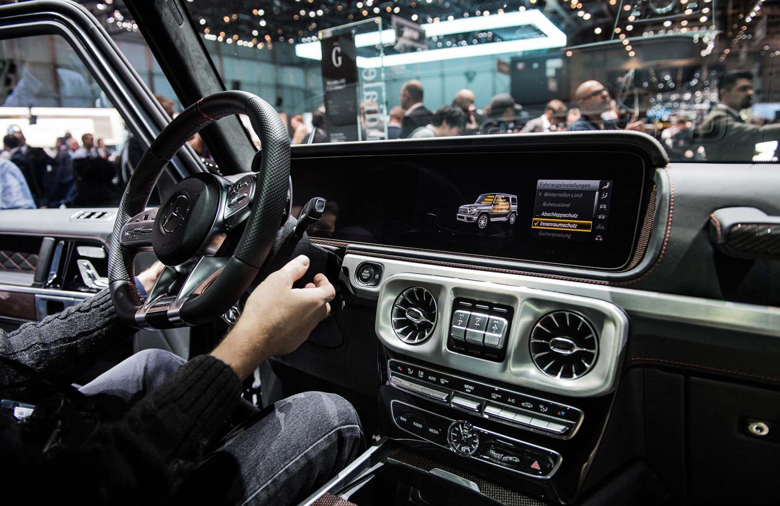 Mercedes-AMG G63 2019 chính hãng tại Việt Nam có giá lăn bánh tới hơn 12 tỷ đồng - Ảnh 2 Mercedes-AMG G63 2019 chính hãng tại Việt Nam có giá lăn bánh tới hơn 12 tỷ đồng - Ảnh 2.