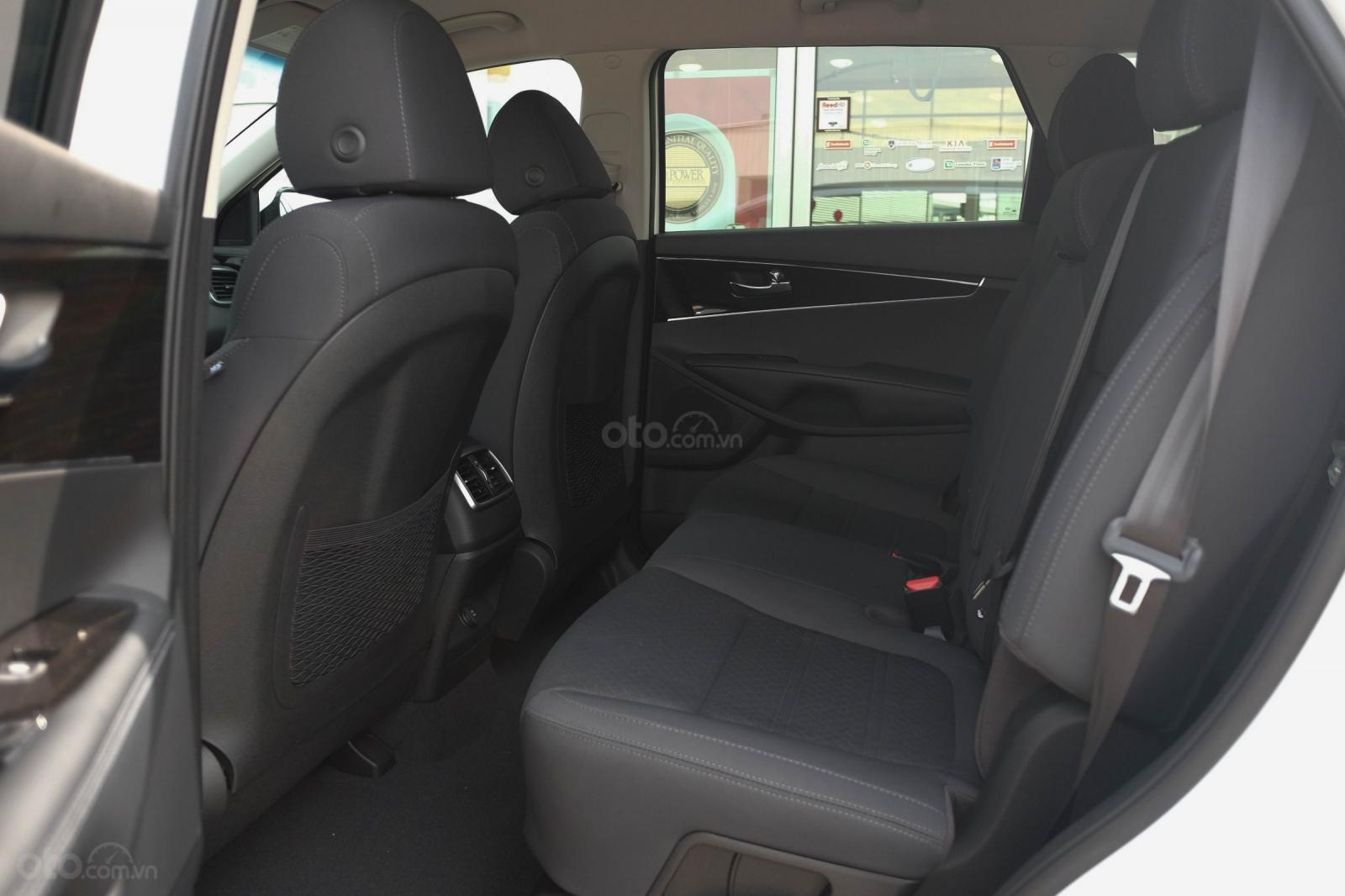 Đánh giá xe Kia Sorento ​2019 về chỗ ngồi - hàng ghế 2 vừa đủ, hy sinh không gian hàng 3