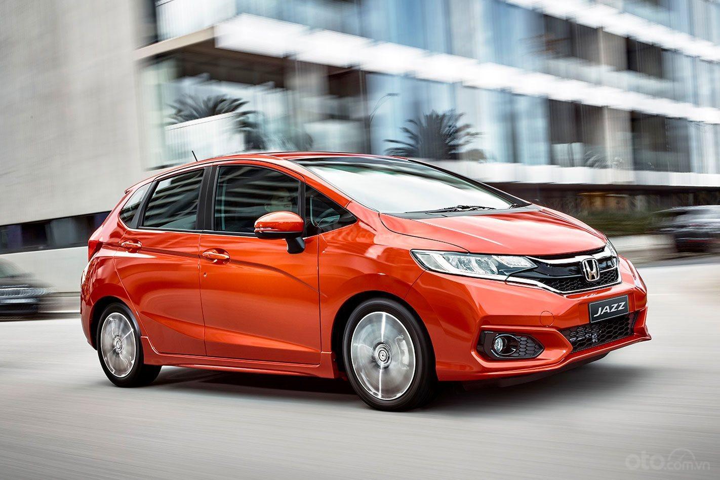 Top 10 mẫu xe tốt nhất dành cho tài xế trẻ - Honda Jazz cuốn hút toàn cầu