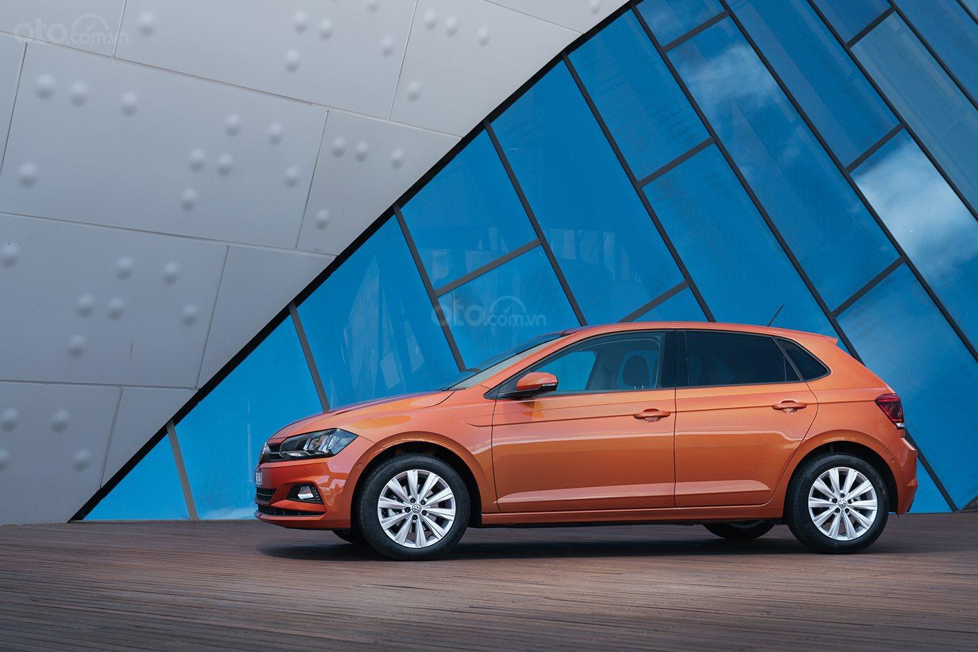 Top 10 mẫu xe tốt nhất dành cho tài xế trẻ - VW Polo cực chất