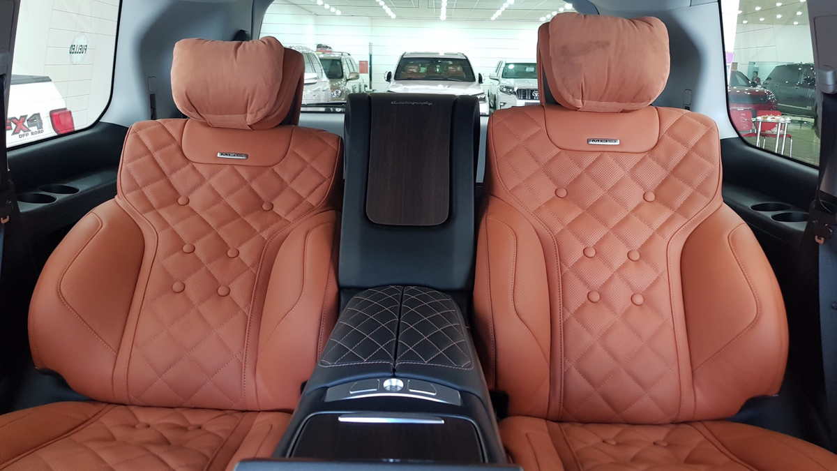 Toyota Land Cruiser MBS Autobiography 2019 bất ngờ hiện hình tại Việt Nam a13