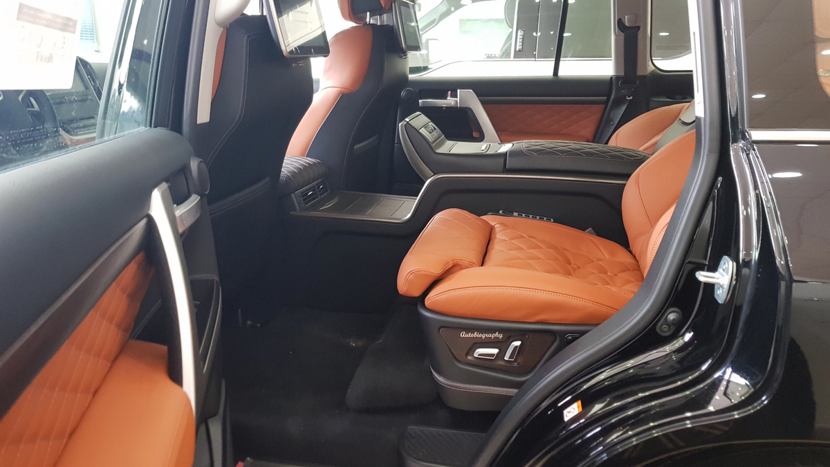 Toyota Land Cruiser MBS Autobiography 2019 bất ngờ hiện hình tại Việt Nam a24