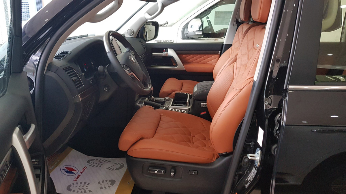 Toyota Land Cruiser MBS Autobiography 2019 bất ngờ hiện hình tại Việt Nam a16