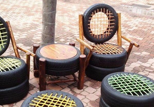 Bộ bàn ghế sản xuất từ lốp xe...
