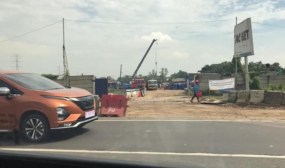 Nissan Grand Livina "anh em" với Mitsubishi Xpander lộ diện trên phố a2