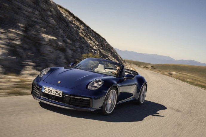 Siêu xe, xe sang liên tục báo giá tại Việt Nam sát ngày nghỉ Tết Nguyên đán - Ảnh 1.