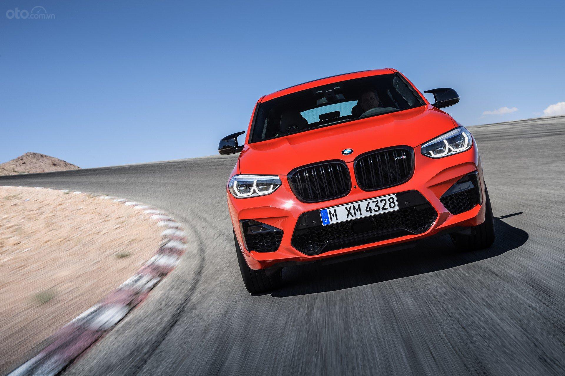 BMW X4 M 2020 chính diện đầu xe