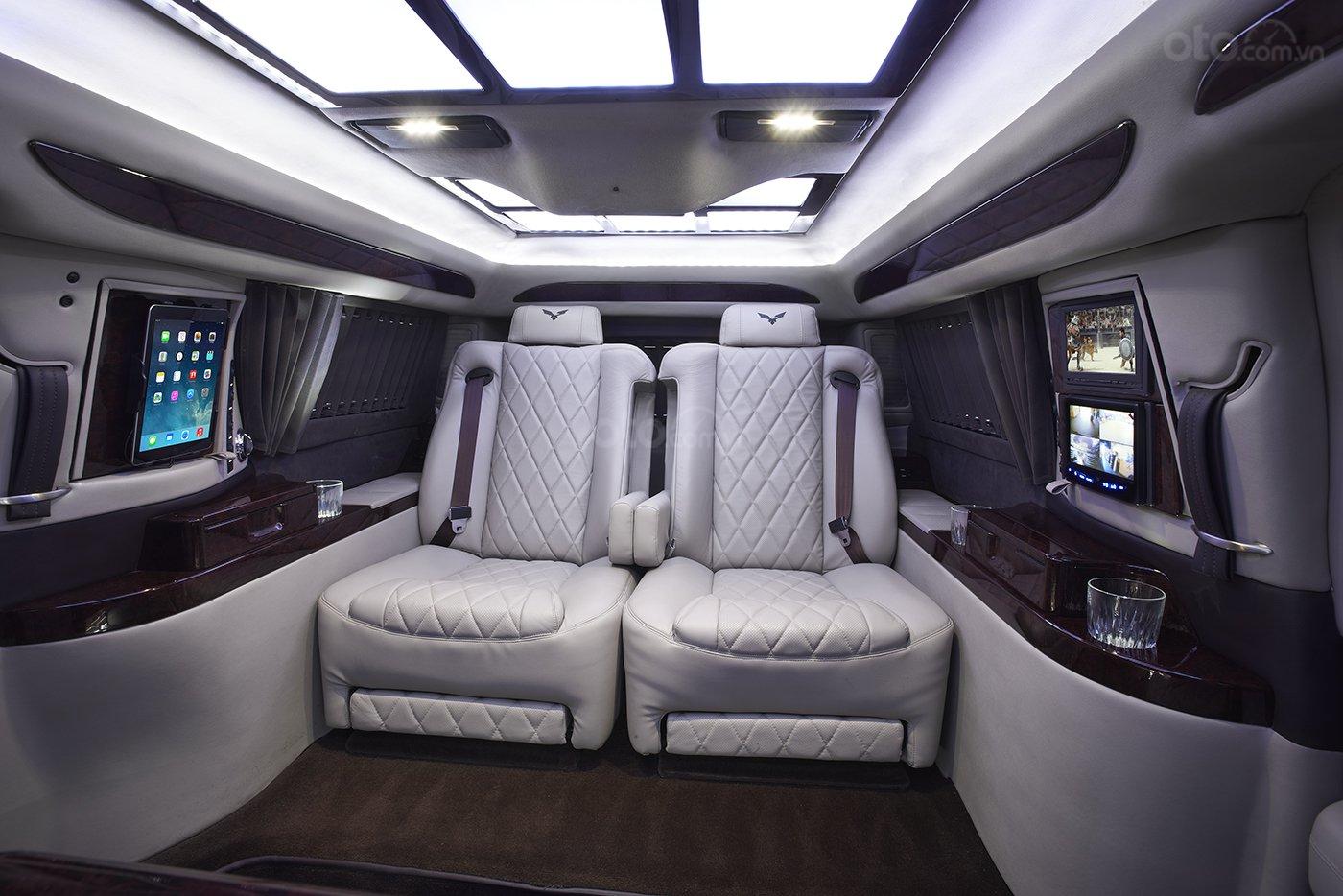 Ghế ngồi trong xe Cadillac Escalade AddArmor Edition