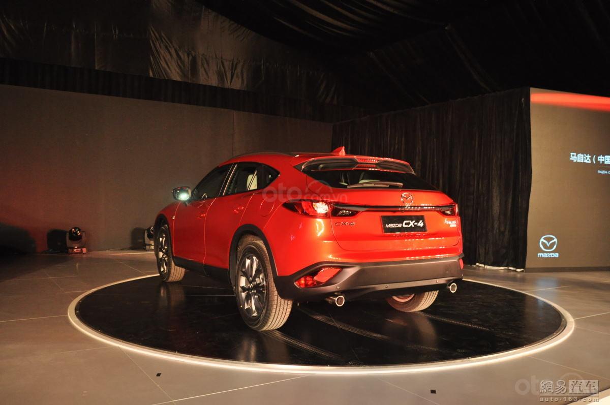 Mazda CX-4 đuôi xe 1