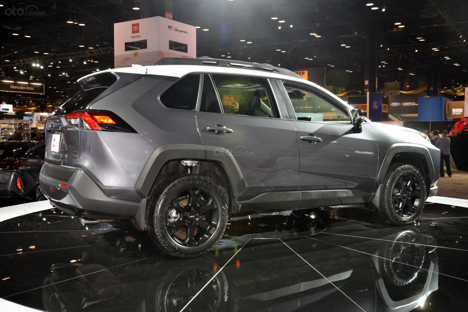 Toyota RAV4 TRD Off-road 2020 thân xe