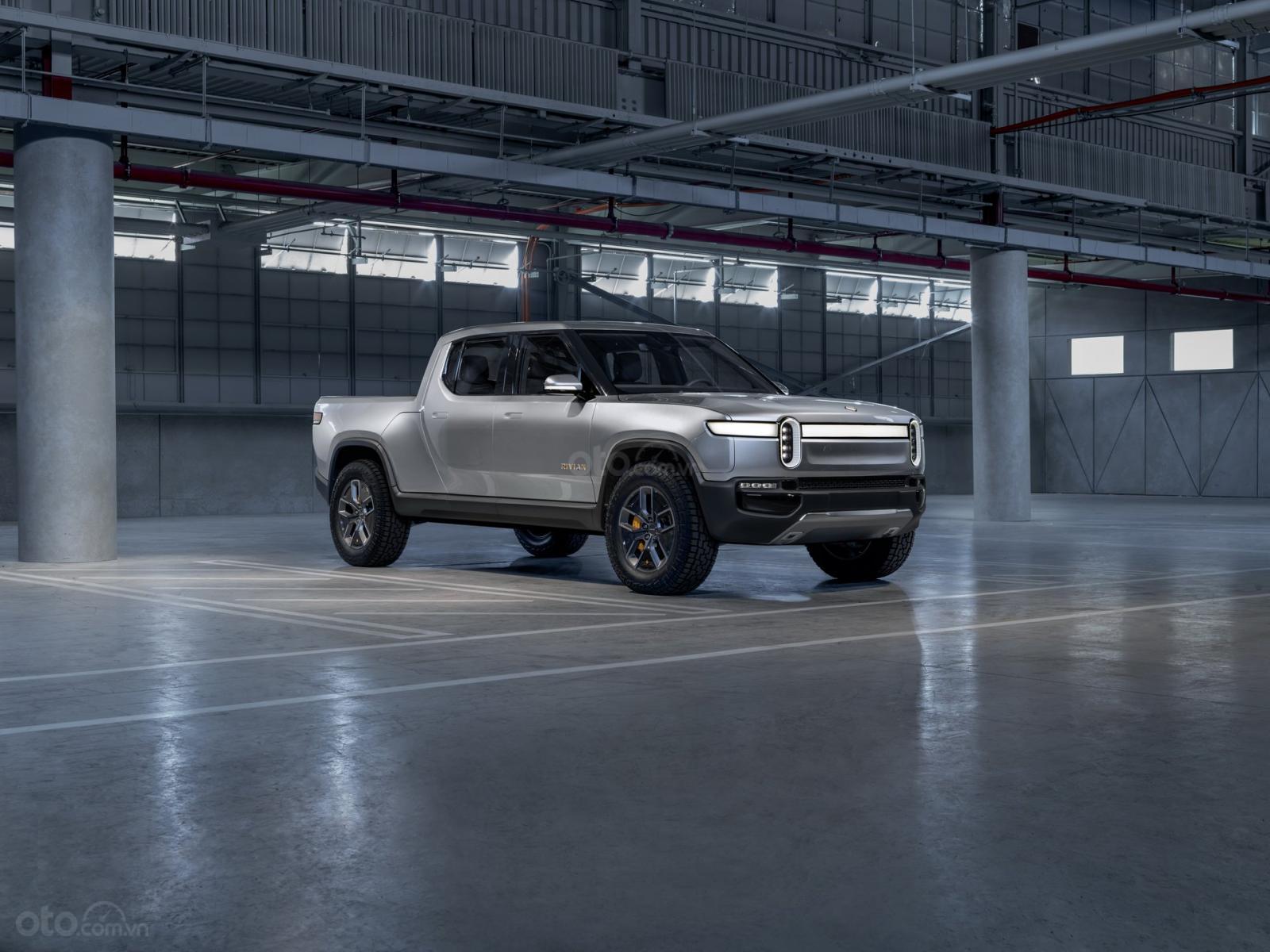 Bán tải điện GM Rivian R1T sẽ đối đầu Ford F-150 EV?