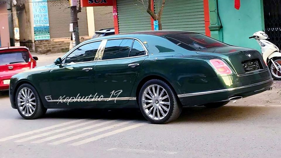 Bentley Mulsanne EWB thứ 3 có màu tương tự chiếc Speed