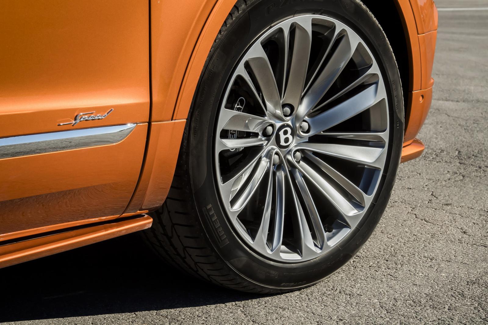 Bentayga Speed sử dụng đĩa phanh đặc biệt với chất liệu gốm carbon...