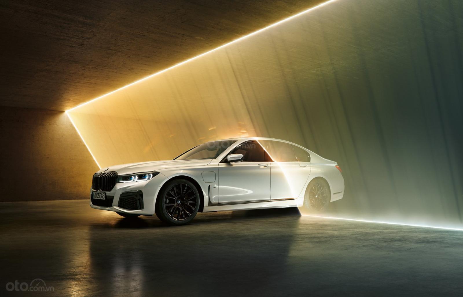 BMW 7-Series, 330e, X5 xDrive45e cùng nhiều mẫu xe mới khác sẽ góp mặt tại Geneva