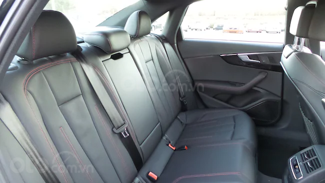 Đánh giá xe Audi A4 2019 về ghế ngồi - Ghế sau thoải mái
