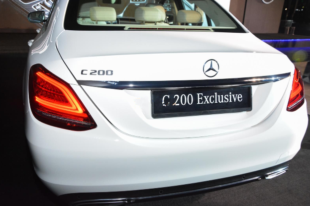 Phần đuôi xe của Mercedes-Benz C200 Exclusive 2019 
