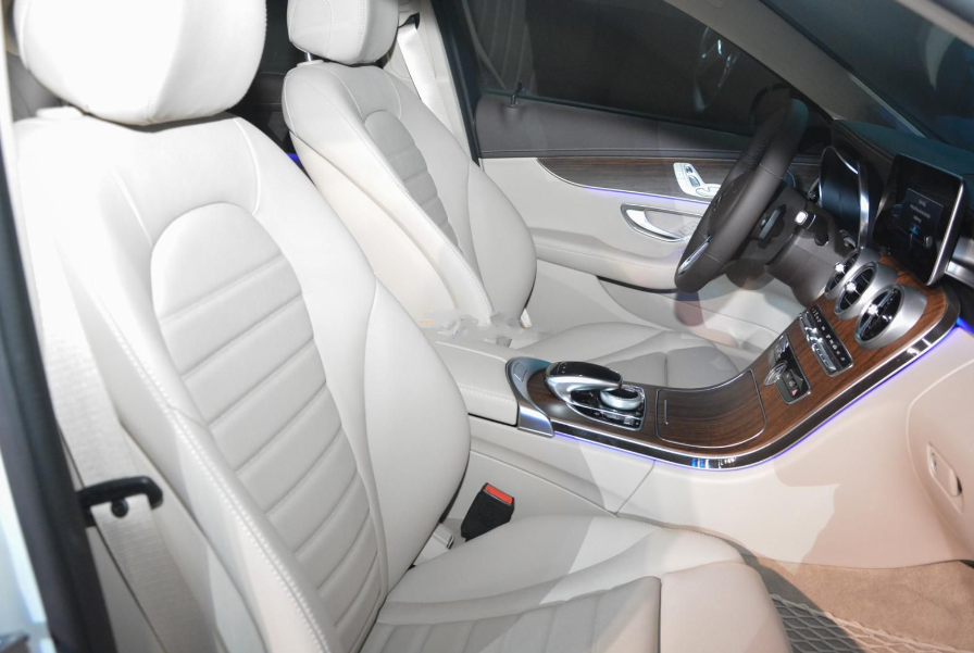 Thiết kế ghế ngồi của Mercedes-Benz C200 Exclusive 2019 