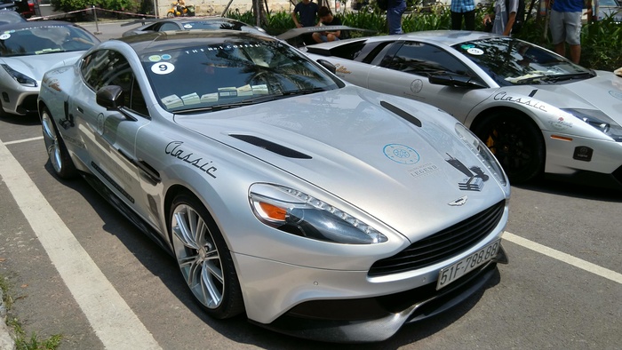 Aston Martin Vanquish Volante Aston Martin Vanquish Volante...