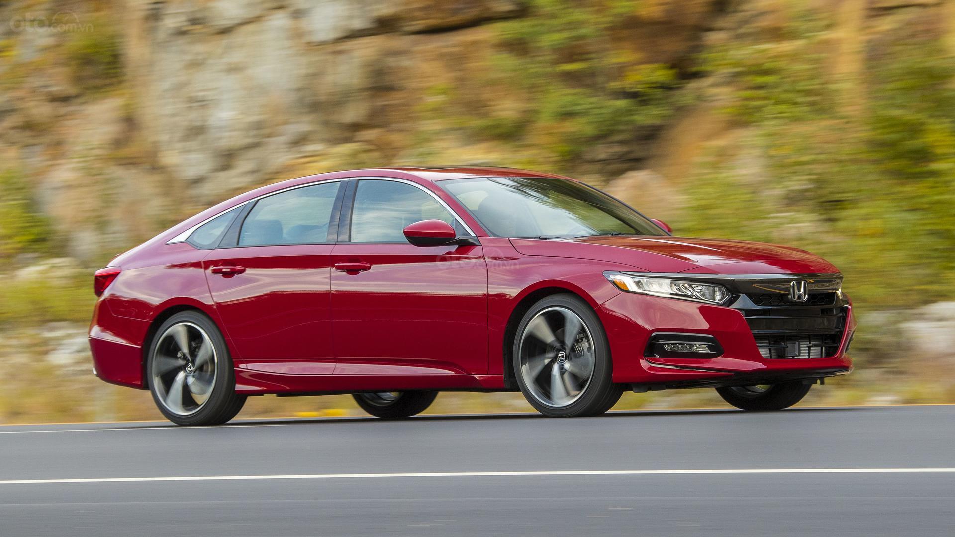 Honda Accord 2019 đầu xe màu đỏ