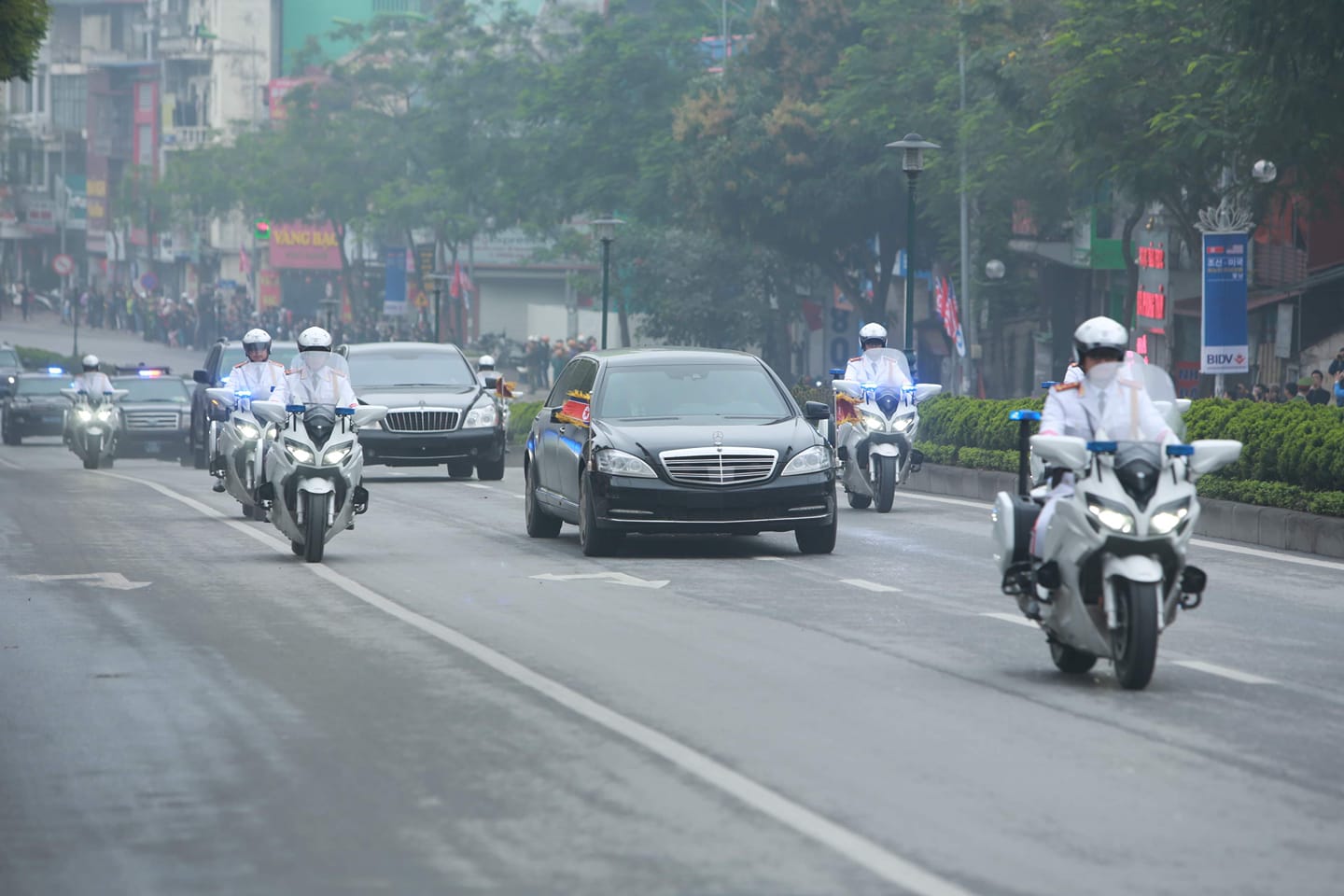 Mercedes-Benz S600 Pullman Guard hộ tống Kim Jong Un về Hà Nội 9