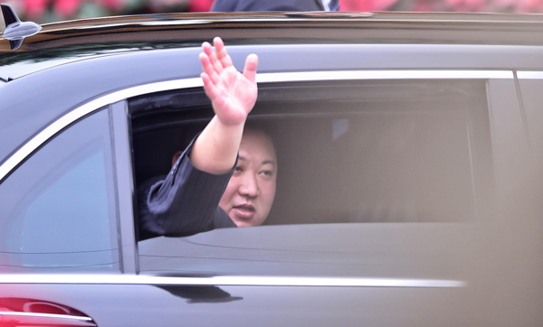 Mercedes-Benz S600 Pullman Guard hộ tống Kim Jong Un về Hà Nội 3