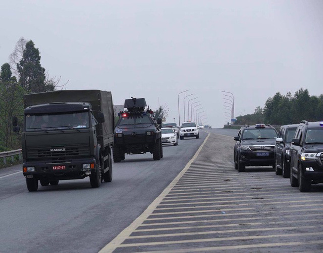 Mercedes-Benz S600 Pullman Guard hộ tống Kim Jong Un về Hà Nội 14