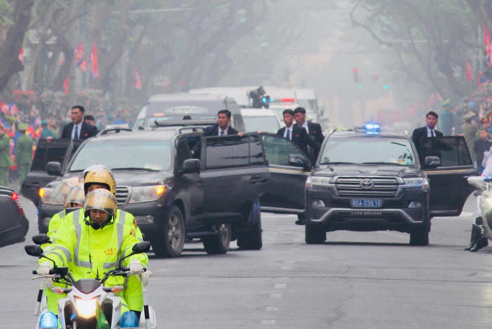 Mercedes-Benz S600 Pullman Guard hộ tống Kim Jong Un về Hà Nội 16