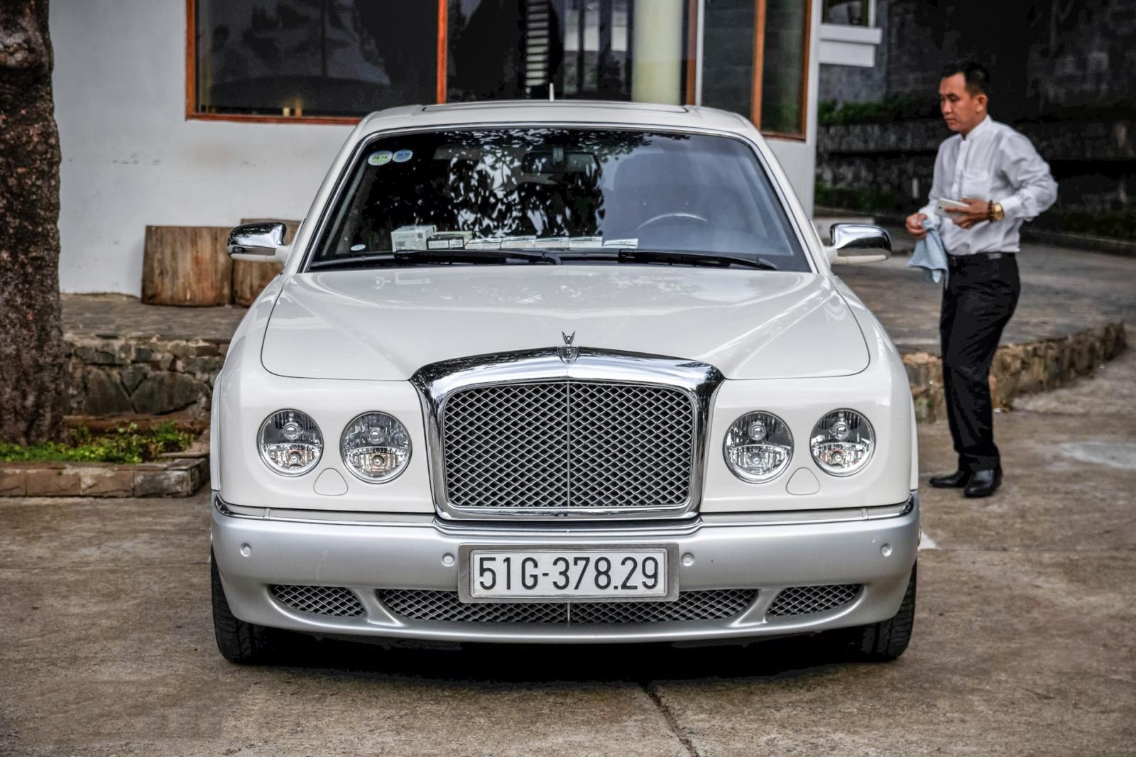 Bỏ qua hơn 100 xe "khủng", đại gia cafe Trung Nguyên chọn Bentley Arnage đời cũ để "đi" ly hôn6aa
