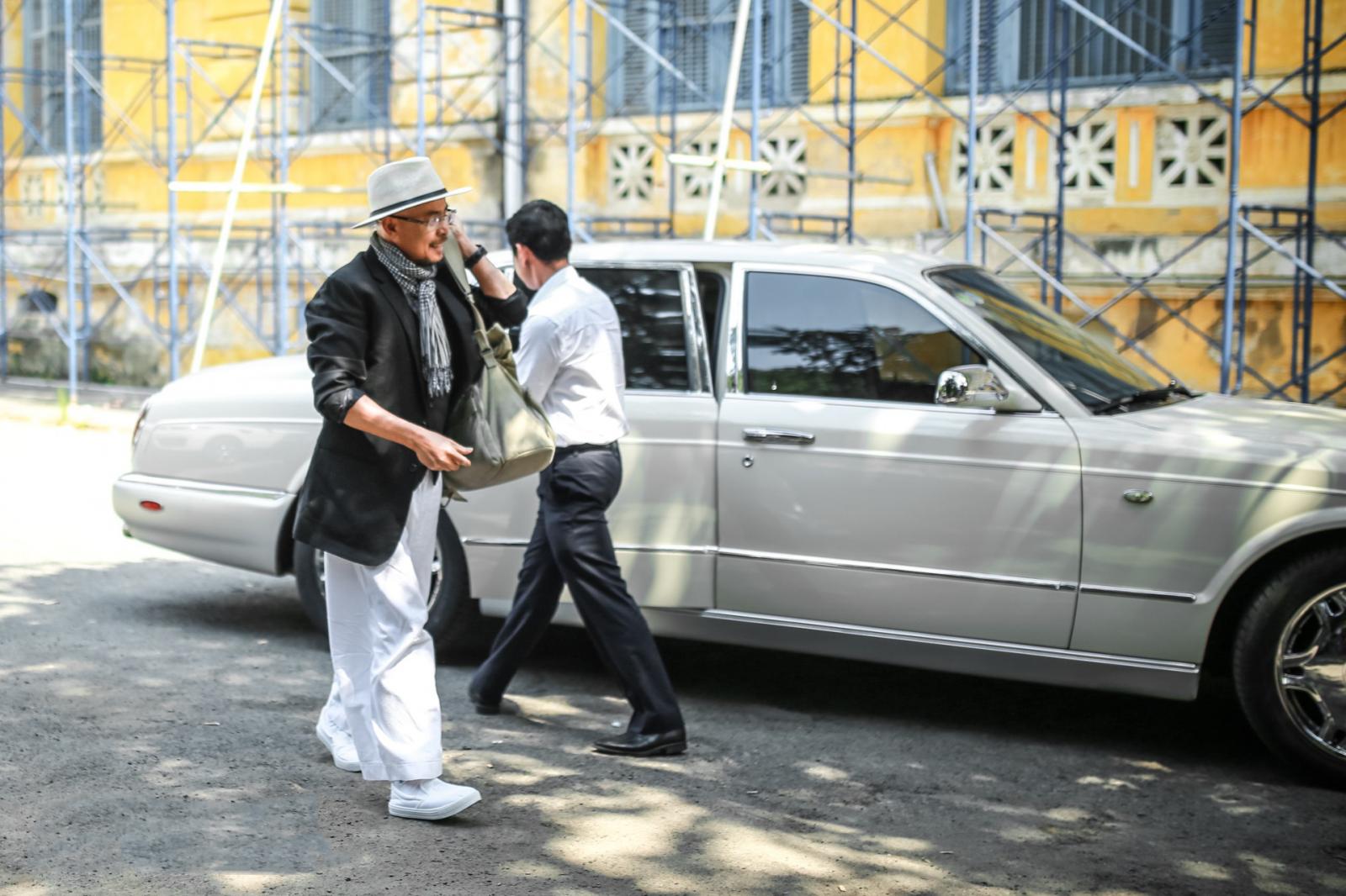 Bỏ qua hơn 100 xe "khủng", đại gia cafe Trung Nguyên chọn Bentley Arnage đời cũ để "đi" ly hôn3aa