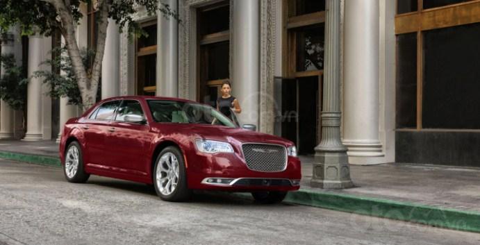 Chrysler 300 2019 màu đỏ