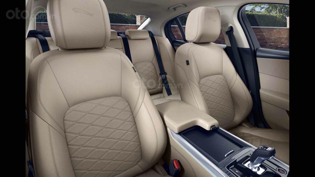 Jaguar XE 2020 đảm bảo chất lượng để tham chiến thị trường