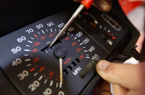 Tua km ô tô là phạm pháp và phải ngồi tù, ngoại trừ tại Việt Nam a1.