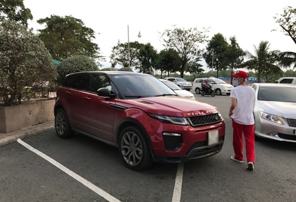 Ngắm "Sếp" Tùng chất lừ cực ngầu bên Range Rover Evoque đỏ nổi bật - Ảnh 5.