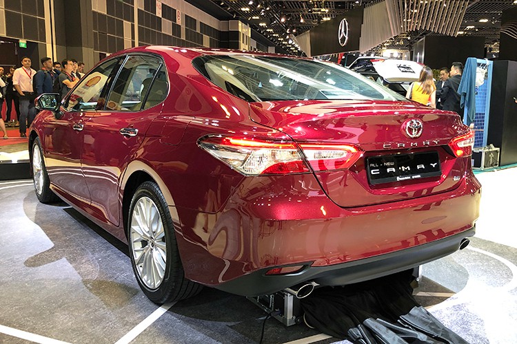 Toyota Camry 2019 ngoại thất a2.