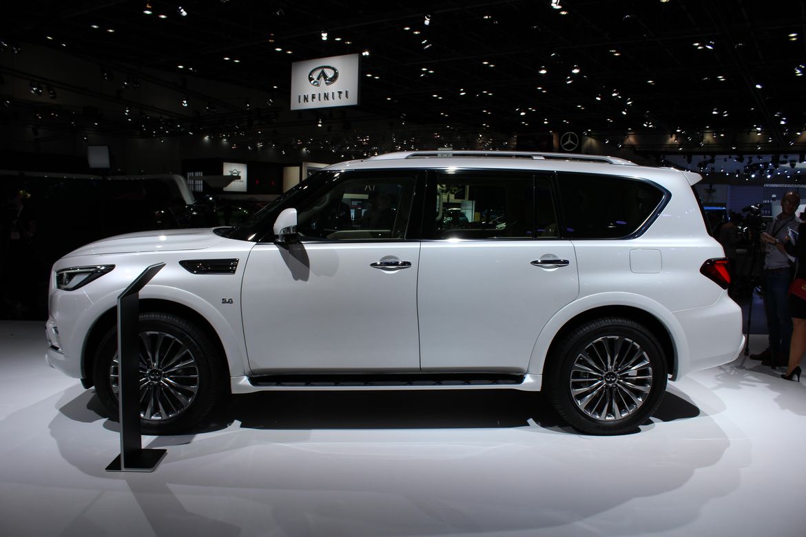 Infiniti QX80 2019 nâng cấp mới chính thức báo giá tại Việt Nam có giá lăn bánh bao nhiêu? - Ảnh 2 Infiniti QX80 2019 nâng cấp mới chính thức báo giá tại Việt Nam có giá lăn bánh bao nhiêu? - Ảnh 2.