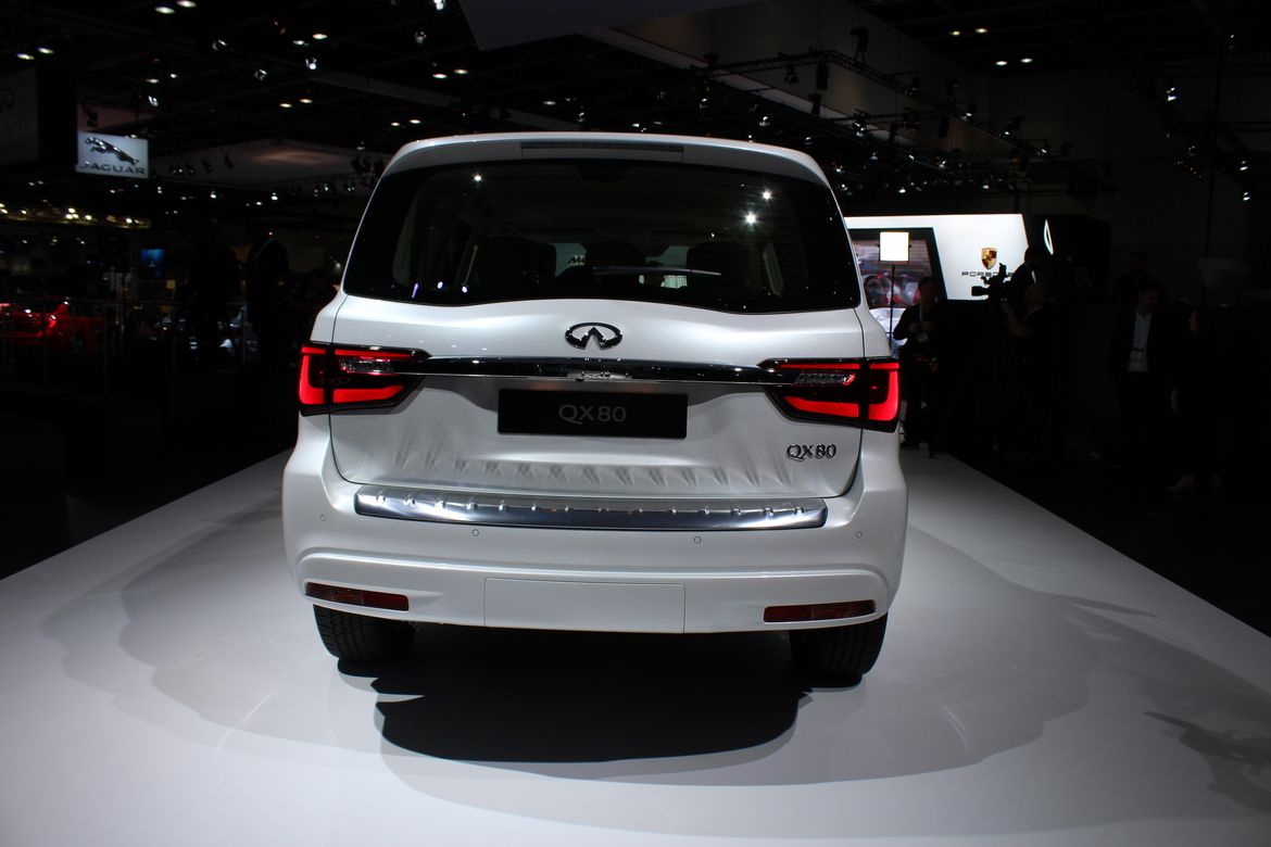Infiniti QX80 2019 nâng cấp mới chính thức báo giá tại Việt Nam có giá lăn bánh bao nhiêu? - Ảnh 1 Infiniti QX80 2019 nâng cấp mới chính thức báo giá tại Việt Nam có giá lăn bánh bao nhiêu? - Ảnh 1.