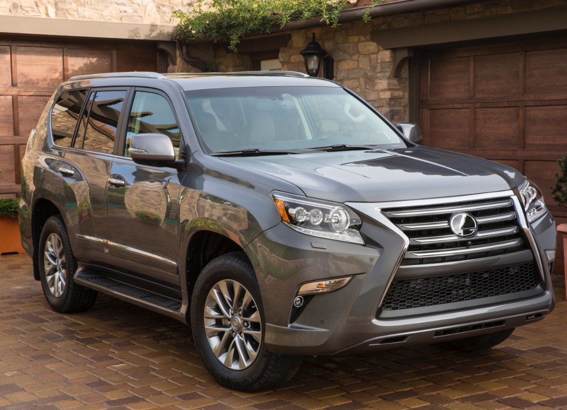 Lexus GX460 2019 nhập khẩu tư nhân 6,2 tỷ đồng, giá lăn bánh lên tới gần 7 tỷ đồng.