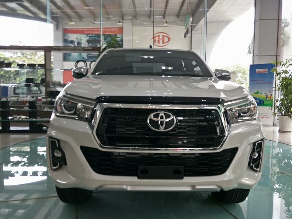 Giá lăn bánh xe Toyota Hilux 2019 sau khi tăng phí trước bạ.