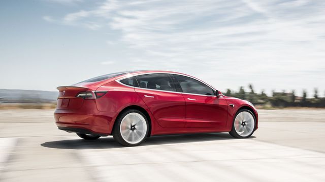 Tesla Model 3 lắp thêm tính năng an toàn, tuyên bố trộm xe "tuổi tôm" 3