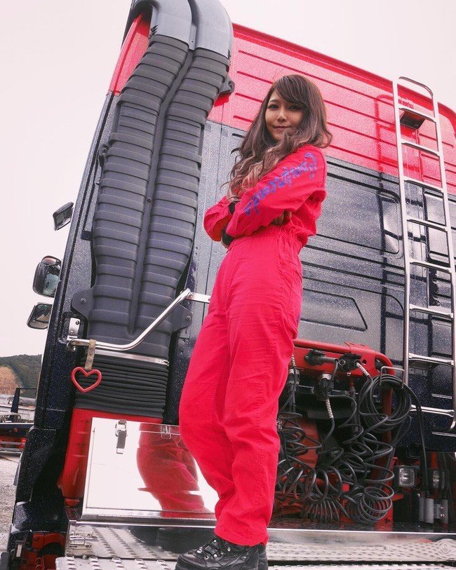 Ngất ngây ngắm nữ tài xế nóng bỏng nhất Nhật Bản.