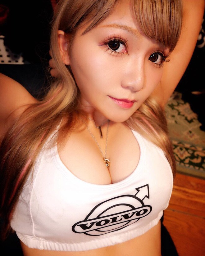 Ngất ngây ngắm nữ tài xế nóng bỏng nhất Nhật Bản - Ảnh 11.